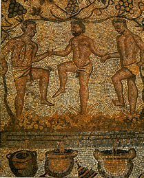 Este mosaico representa a hombres vendimiando. ¡Fijate bien...pisan la uva y  el líquido cae en tinajas! ¿lo ves?