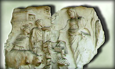 Eneas hace un sacrificio a los dioses Penates, relieve del Ara Pacis Augustae, Roma (s. I a.C.))