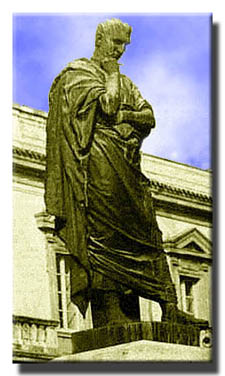 Estatua de Ovidio en Sulmona