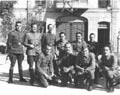 Soldados frente al cuartel