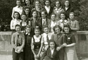 Con sus compañeros de bachillerato del Instituto Verdaguer, 1941